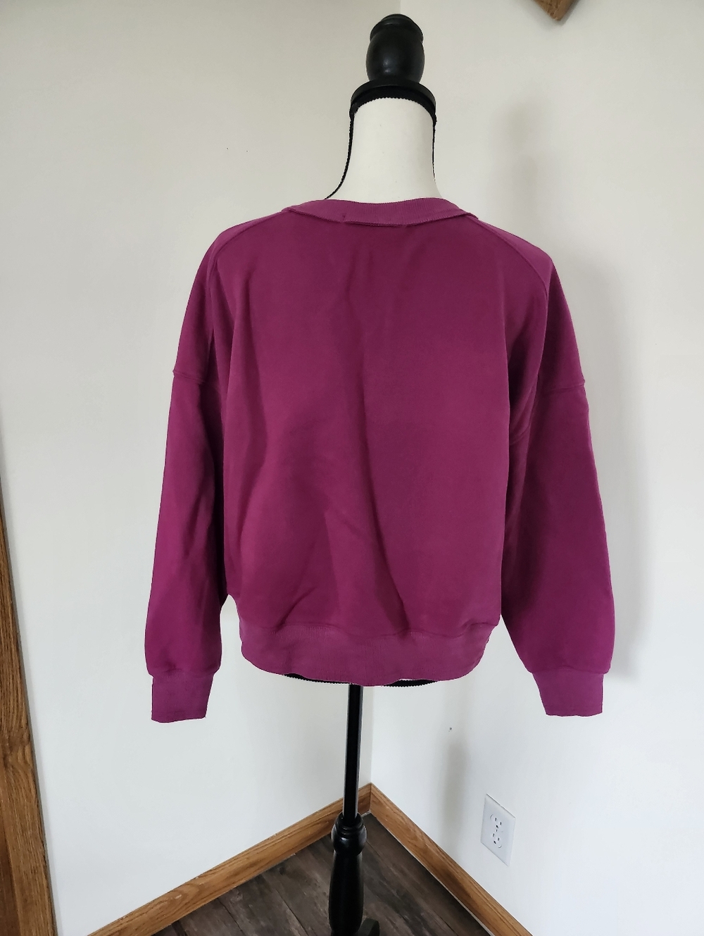 Merokeety Magenta Crewneck Cropped  Sweater - Picture 4 of 5